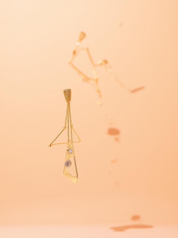 Single gold drop earring with geometric charm